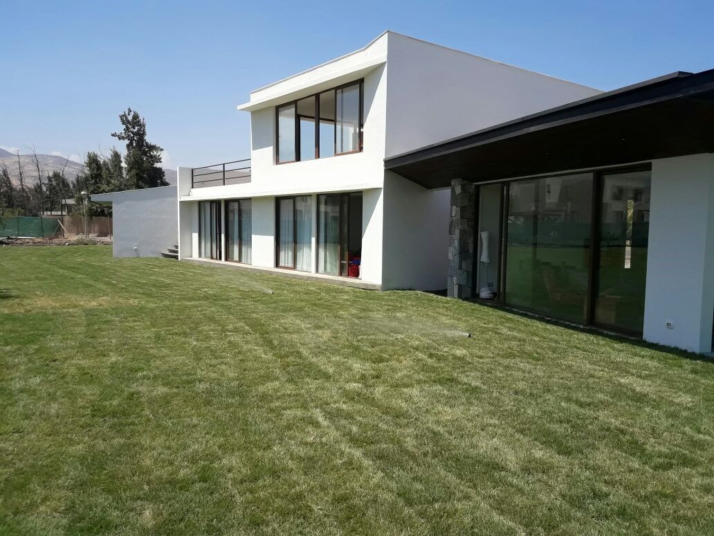 Casa 385m² construida con sistema ICF en Colina, Región Metropolitana - EXACTA®