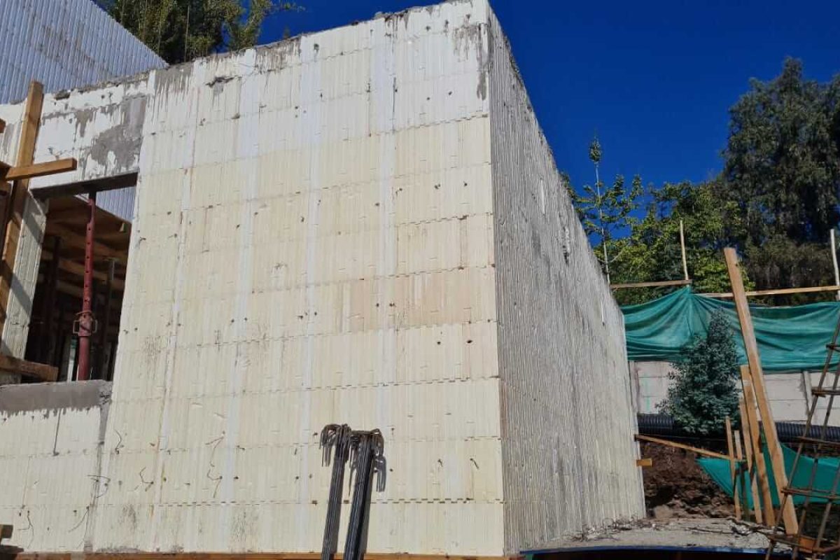 Condominio 1.100m² construido con sistema ICF en La Reina, RM - EXACTA®